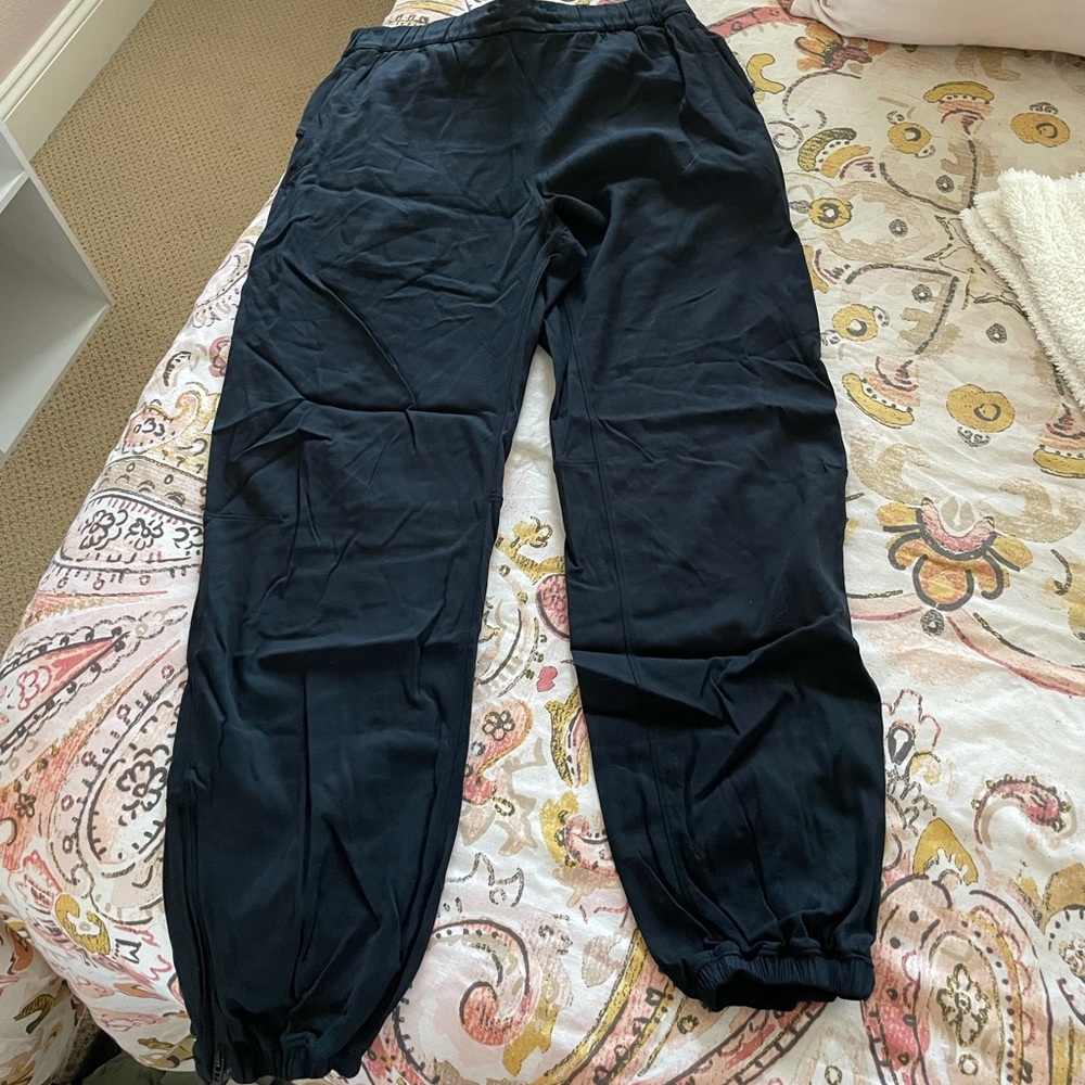 LULULEMON KEEP MOVING JOGGER